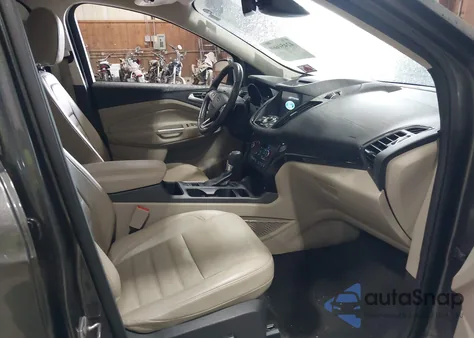 2017 Ford Escape Titanium z USA, uszkodzony, nr VIN 1FMCU9JD4HUB07866